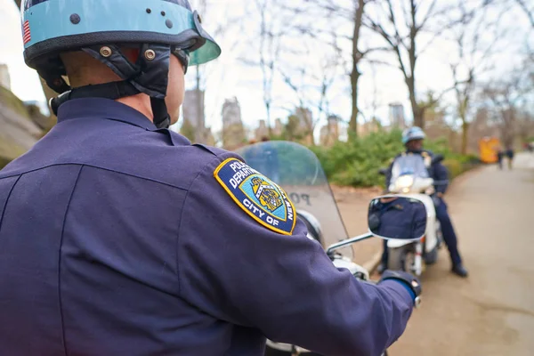 Патруль полиции в Центральном парке — стоковое фото