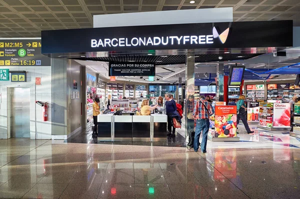 Tienda libre de impuestos en el Aeropuerto de Barcelona —  Fotos de Stock