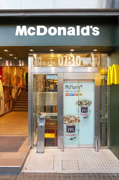 Facciata di McDonald a Barcellona — Foto Stock