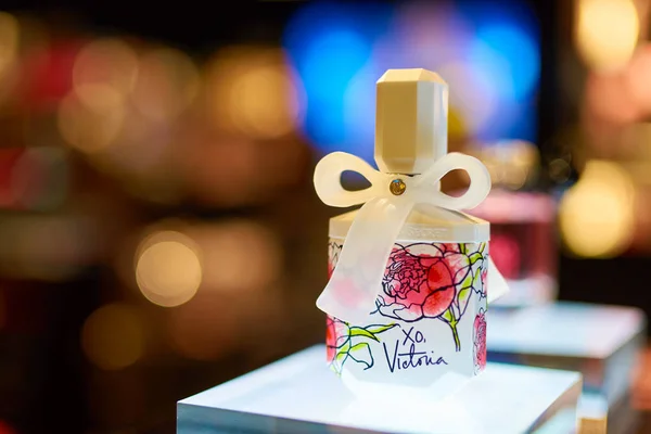 Primer plano de la botella de perfume — Foto de Stock