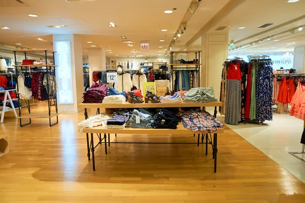 Forever 21 store in New-York – Stock Editorial Photo © teamtime #124855228