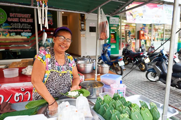 Étal de nourriture de rue à Pattaya — Photo