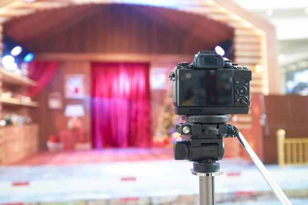 Camera on tripod in Hong Kong Airport — Stock Photo, Image