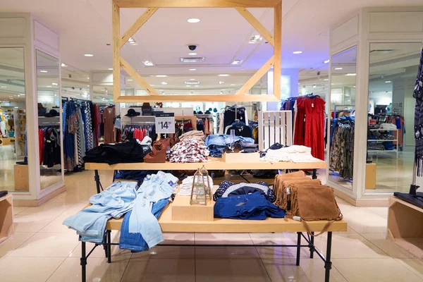 Forever 21 Clothing Store in New York City. Editorial Stock Image - Image  of clothing, fashion: 124489539