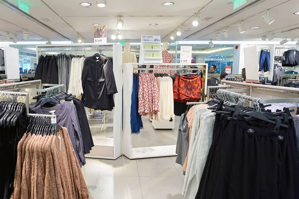 H & M myymälä Hongkongissa — kuvapankkivalokuva