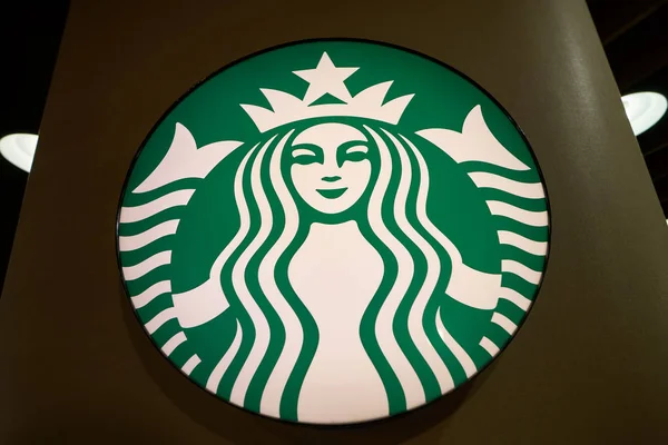 Логотип Starbucks в аеропорт Чангі — стокове фото