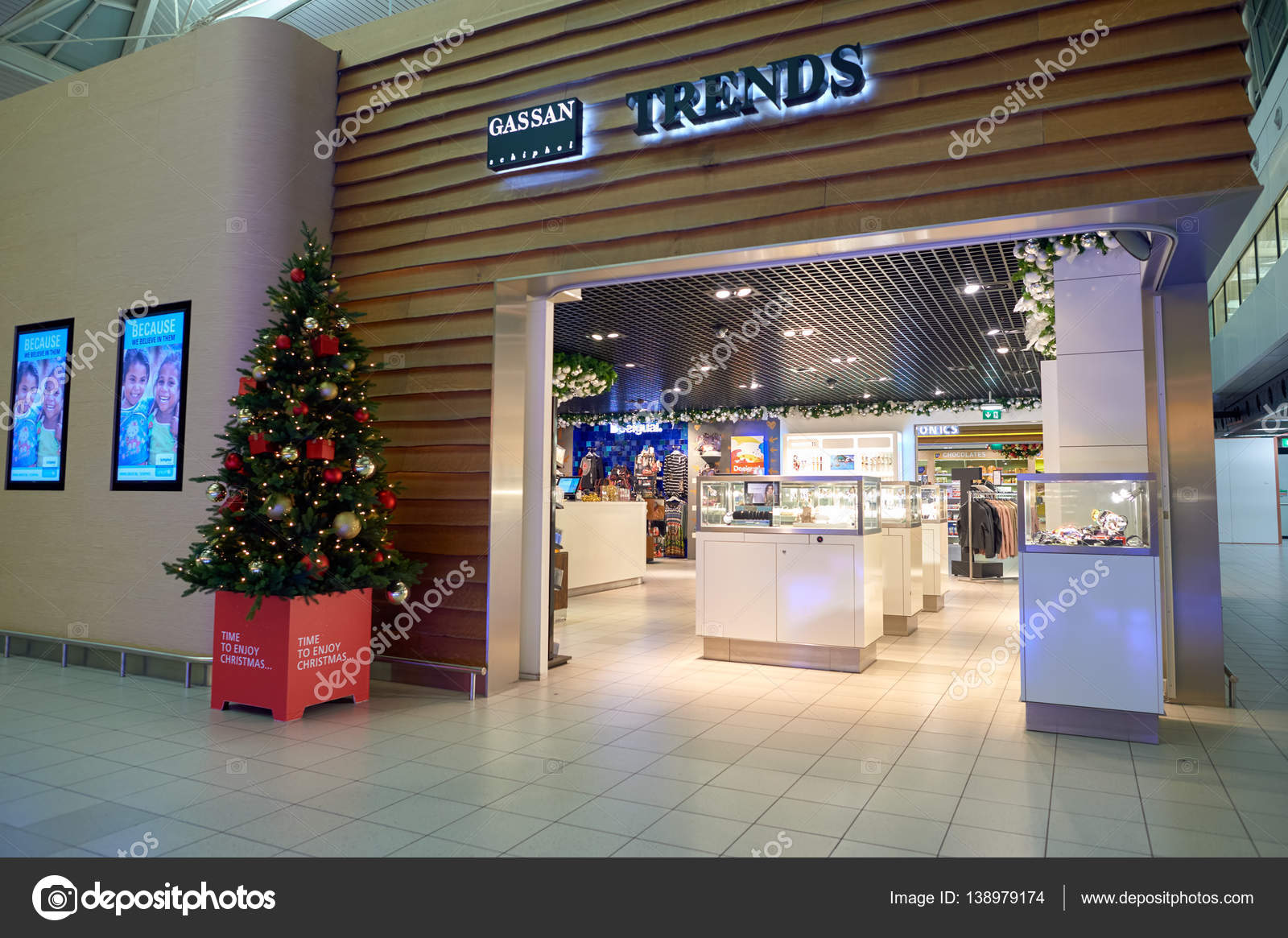 International Airport Stansted Airport Perfume Shop Store At