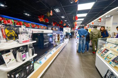 Elektronik mağazasında alışveriş merkezi