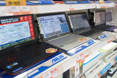 Elektronik mağazasında alışveriş merkezi