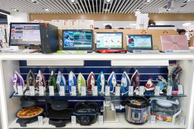 Elektronik mağazasında alışveriş merkezi