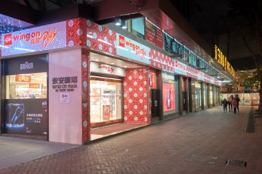 Hong Kong geceleri depolar