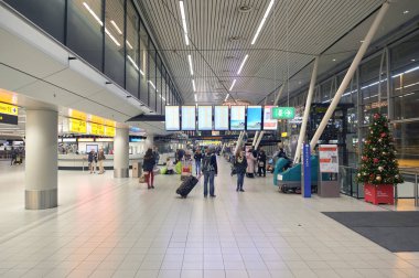 Schiphol Havaalanı 'nın içi.