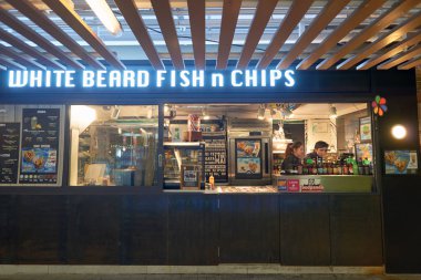 vitrin Beyaz Sakal balık ve cips