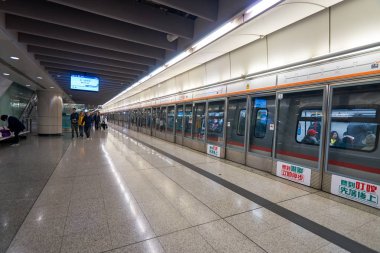 Toplu taşıma treni platformda tren 