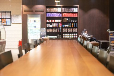 Starbucks iç Pulkovo Havalimanı.