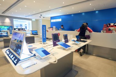 Elektronik mağazasında alışveriş merkezi
