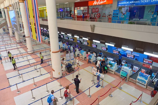 Check-in balies op Phuket International Airport — Stockfoto