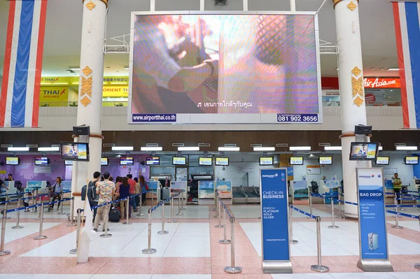 Check-in přepážky na mezinárodní letiště Phuket — Stock fotografie