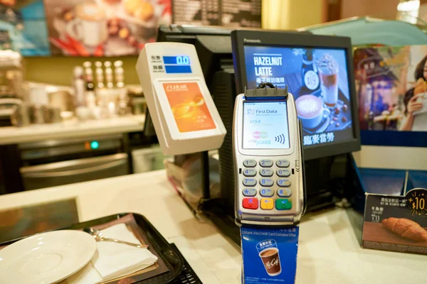 Terminal de pago en McCafé — Foto de Stock