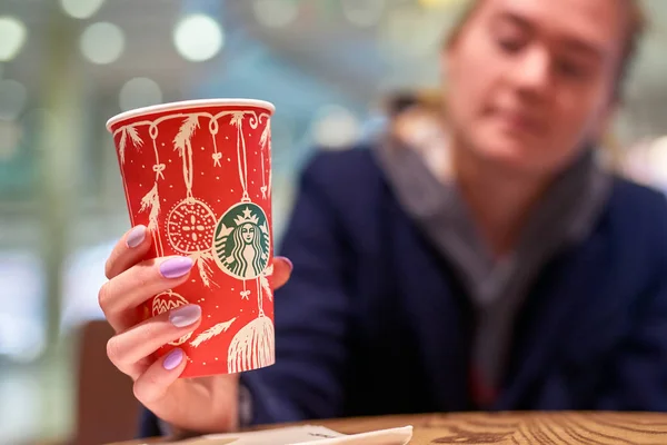 Cup with Starbucks logo — Stock Photo, Image