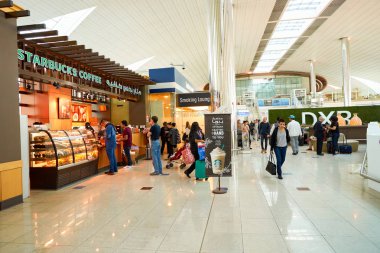 Starbucks kafede bekleyenler