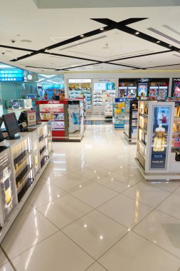 kozmetik ürünler içeren satırları 