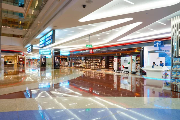 Tiendas en Dubai Aeropuerto — Foto de Stock