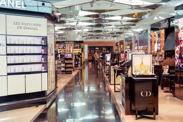 Magasin de cosmétiques à l'aéroport de Dubaï — Photo