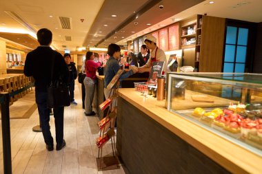 sayaç Servisi yanındaki sipariş insanlar