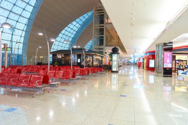 bekleme salonu ve mağazaları