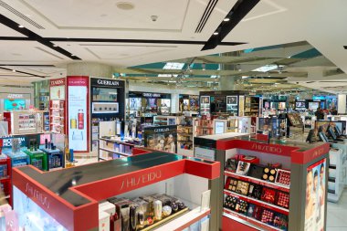 duty free kozmetik ile duruyor