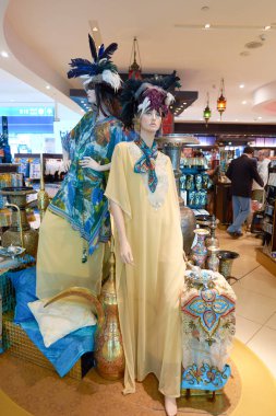 Havaalanı deposunda mankenler