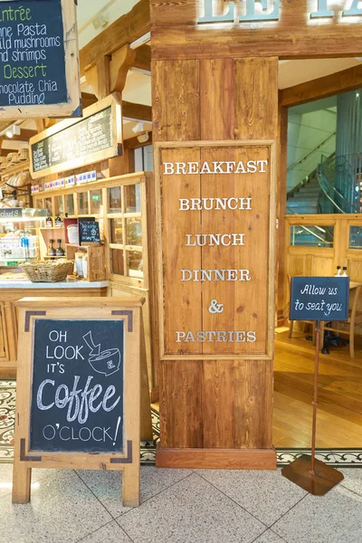 Ristorante all'aeroporto di Dubai — Foto Stock