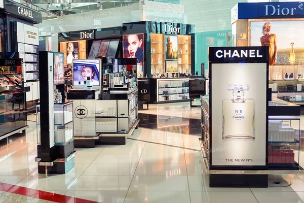 Cosmetica store op Dubai Airport — Stockfoto