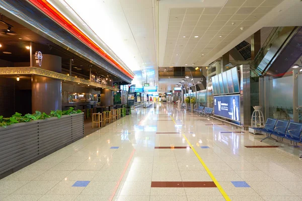 Interiér na dubajském mezinárodním letišti — Stock fotografie