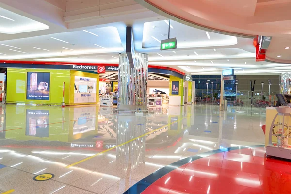 Modern interieur van Dubai Airport — Stockfoto