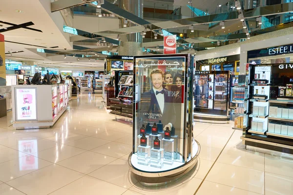 Duty free cosmetics store — Stock Photo, Image