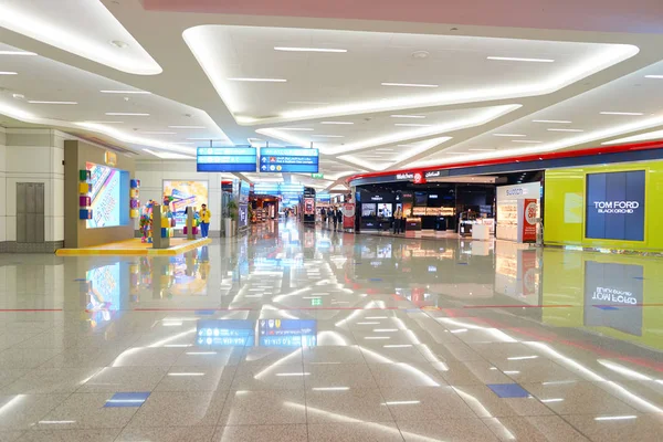 Interior moderno de Dubai Aeropuerto — Foto de Stock
