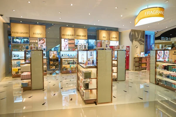 Cosmetics store interior — Stock Photo, Image