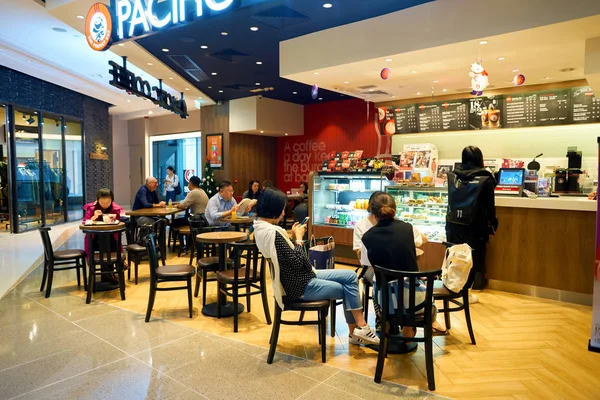 Mensen zitten op Pacific koffie — Stockfoto