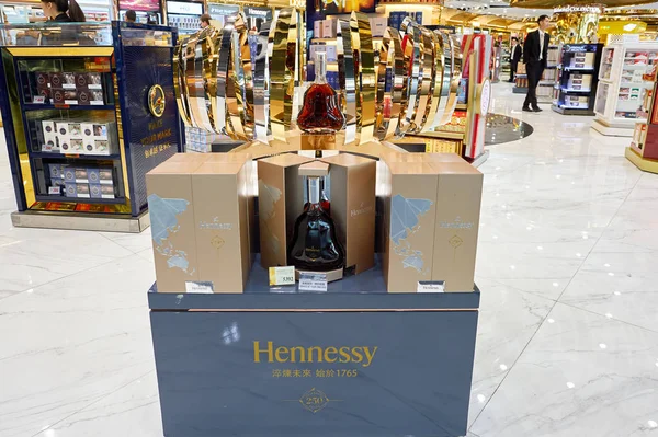 Hennessy vitríny na letiště Macao — Stock fotografie