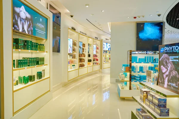 Wnętrze sklepu kosmetyki — Zdjęcie stockowe