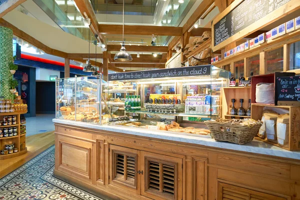 Intérieur en bois du restaurant — Photo