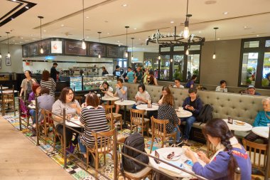 Yeni şehir Plaza b. kafede gnes