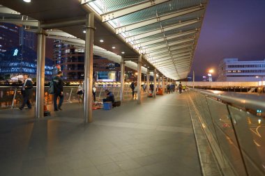 Hong Kong gece adlı