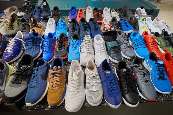 Nike myymälä Hong Kong — kuvapankkivalokuva