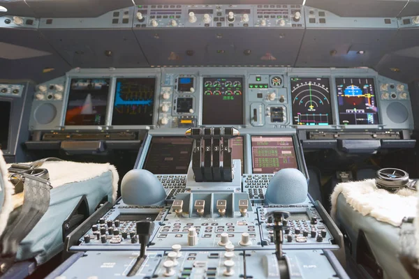 Cockpit of Emirates Airbus A380 — Stock Photo, Image