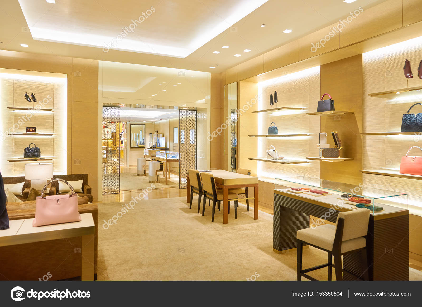 Louis Vuitton Store — Stock Editorial Photo © teamtime #153350504