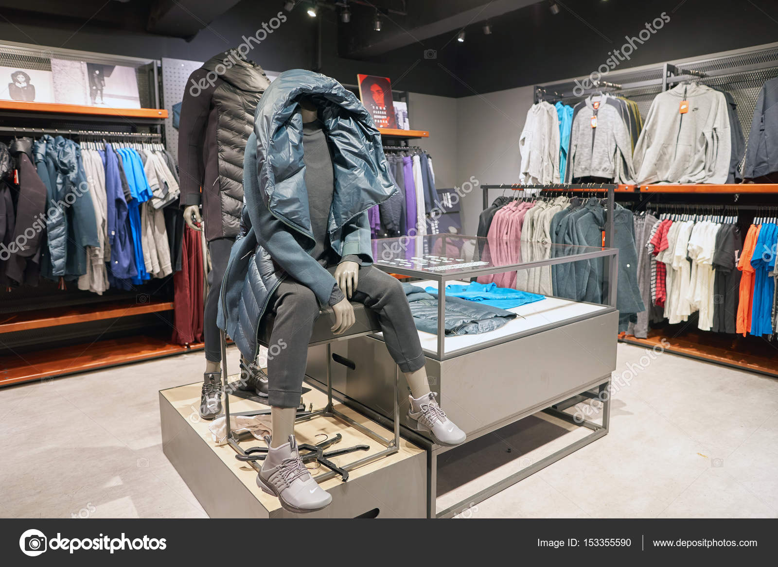 Tienda Nike en — Foto editorial de stock © #153355590