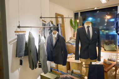 İlk store Hong Kong